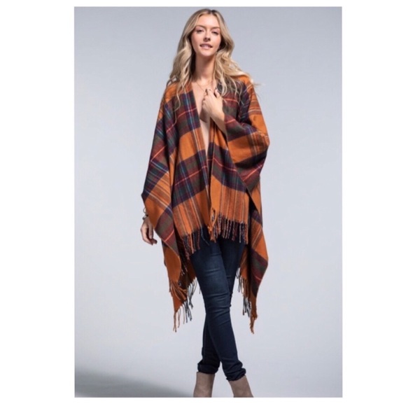 Ruggine Chic Soft Amberglow Plaid Fringe Accent Ruana - Picture 5 of 13